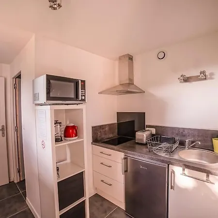 Du Puy Charrier, Proche Puy Dufou, Classe 3 Etoiles, Plan D'eau Prive بيت للعطل *