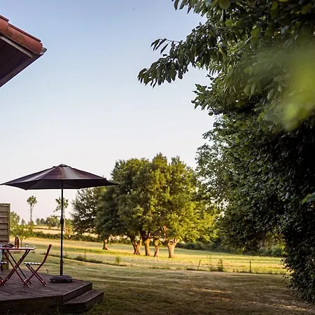 Du Puy Charrier, Proche Puy Dufou, Classe 3 Etoiles, Plan D'eau Prive بيت للعطل *