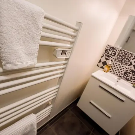 بيت للعطل Du Puy Charrier, Proche Puy Dufou, Classe 3 Etoiles, Plan D'eau Prive Menomblet