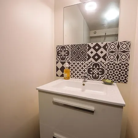 Du Puy Charrier, Proche Puy Dufou, Classe 3 Etoiles, Plan D'eau Prive بيت للعطل